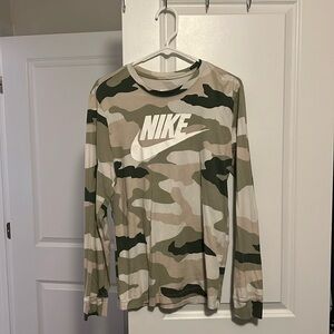 Nike Men’s Camouflage Long Sleeve Shirt